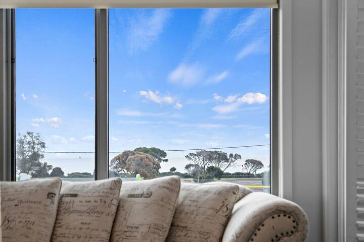 Bliss on the Bay – Upstairs and Games Room gallery image 4