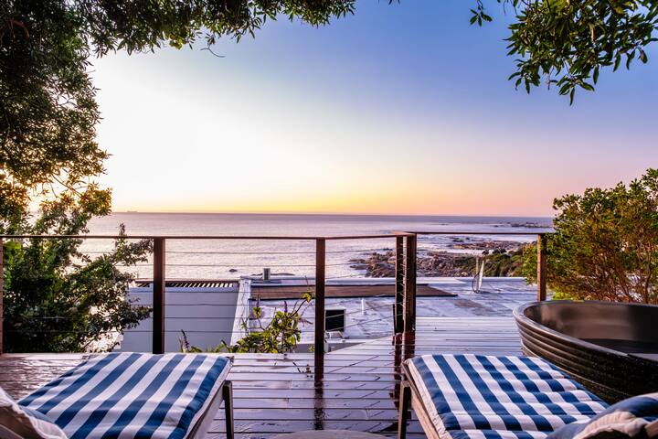 Luxurious Camps Bay Retreat w Sea Views Rock Resid gallery image 5