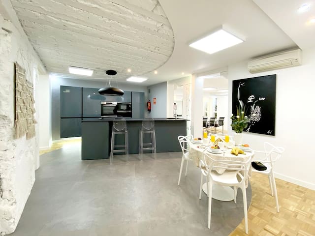 Magnificent Loft in Plaza de Santo Domingo gallery image 3