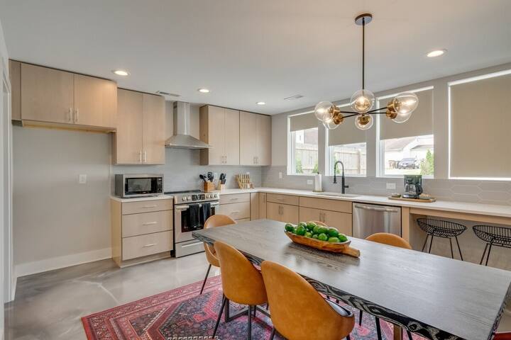 Rooftop Cocktail Bar & Fire Pit-Perfect For Summer gallery image 4