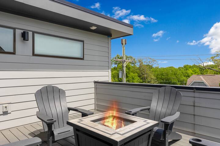 Rooftop Cocktail Bar & Fire Pit-Perfect For Summer gallery image 5