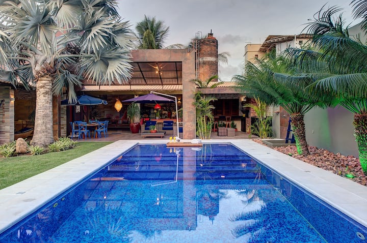 Casa Oasis with Sauna, Hot Tub & Pool by Carpediem