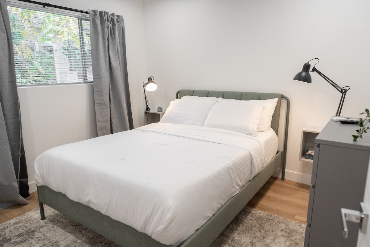 卧室--在这里查看房源的3D虚拟之旅： http://tinyurl.com/2zcdfsvb