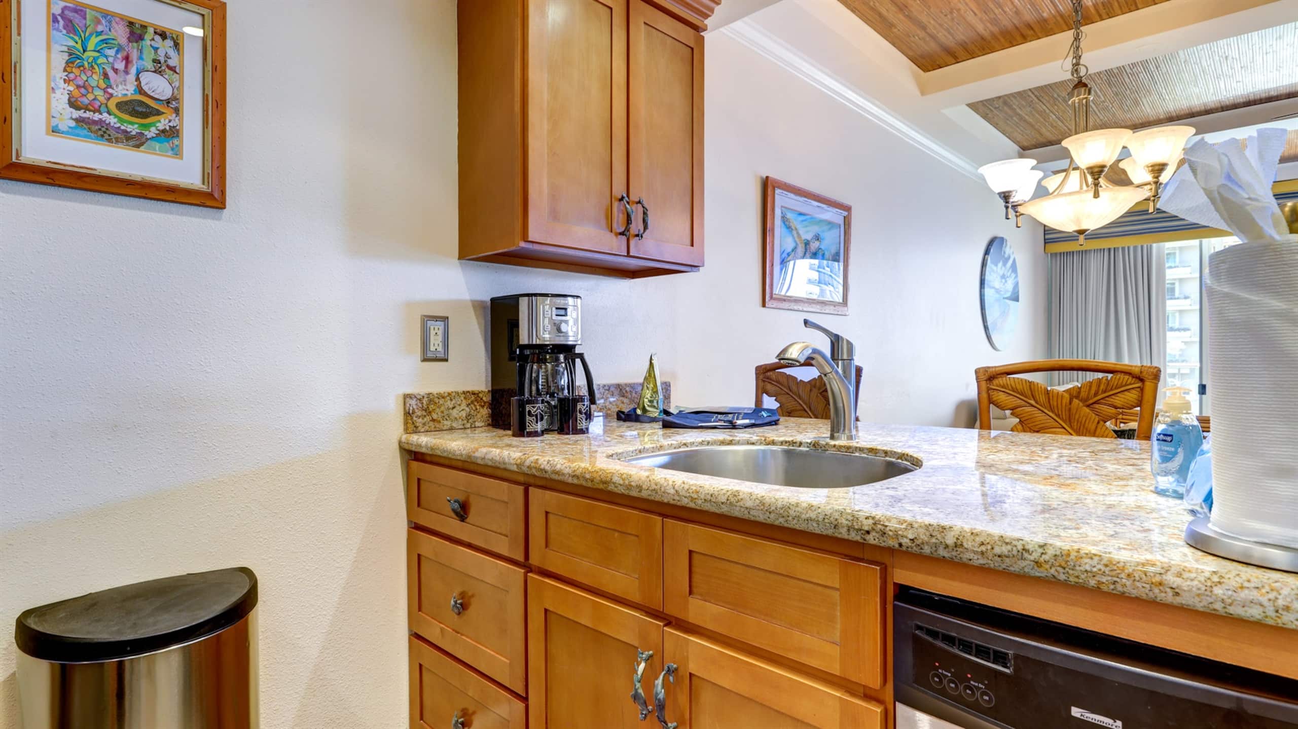 Condo in Lahaina · ★5.0 · 1 bedroom · 2 beds · 1 bath - Image 11