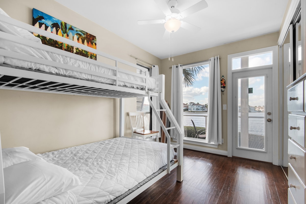 ห้องสองชั้นพร้อมวิวทะเลสาบ