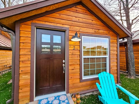 Successful Airbnb property: Mini Cabin with Pickle Ball, fire pit family fun! in Payson