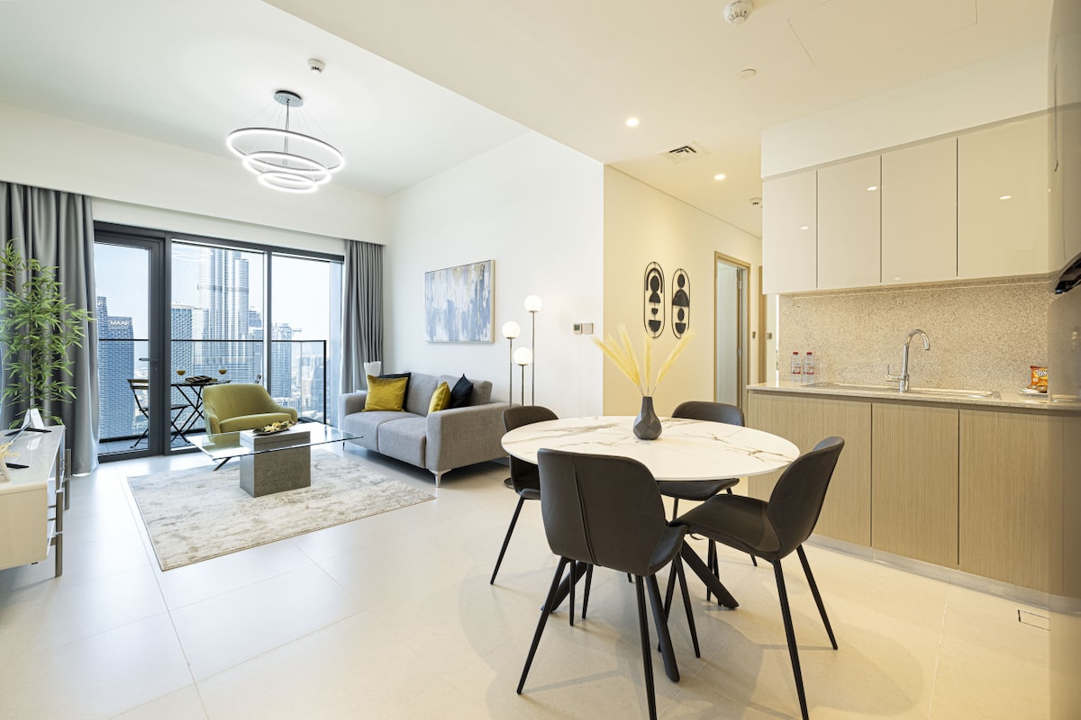 Top performing Airbnb: New 2B | Burj Khalifa | Dubai Mall | 2 Pools | Gym in Burj Khalifa