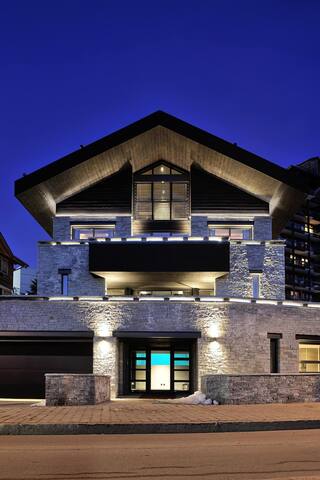 Mountain luxury retreat chalet