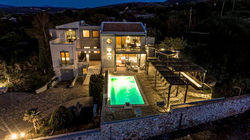 Villa Serenity – With Private Heated Pool gallery image 4