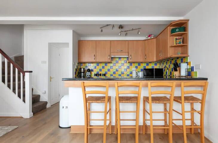 London Regents 3BR Cosy Apartment gallery image 4