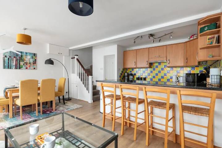 London Regents 3BR Cosy Apartment gallery image 3