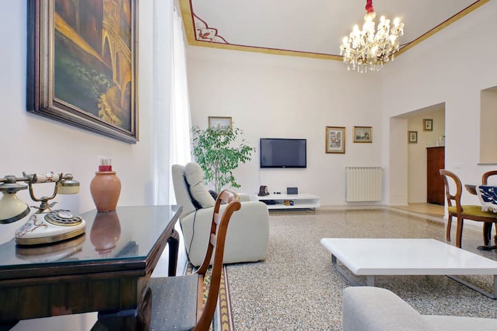 TreasureRome Carmen Suite 2br gallery image 4