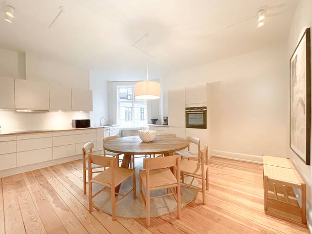 Luxurious 11 Person Apt w/4 Bedrooms in CPH City gallery image 3