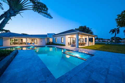 906 Stunning views of Lake Eden | By Brampton Park