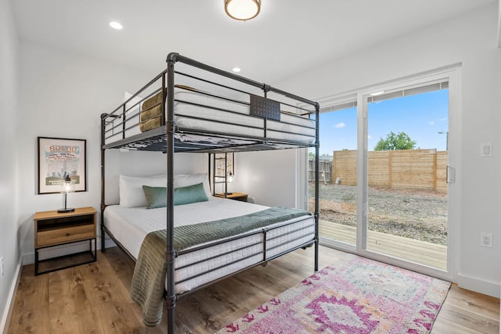 Dormitorio - Cama tamaño queen sobre una litera tamaño queen