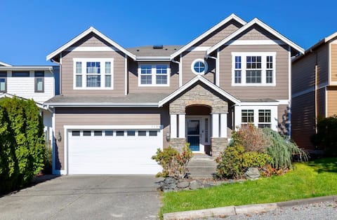 Kennydale Family Friendly 4B|3B Modern Home| I405