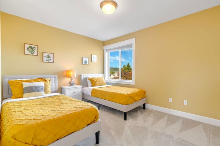 Hiki hapa ni chumba cha kulala cha 3 kilicho na kitanda cha ukubwa wa mapacha 2