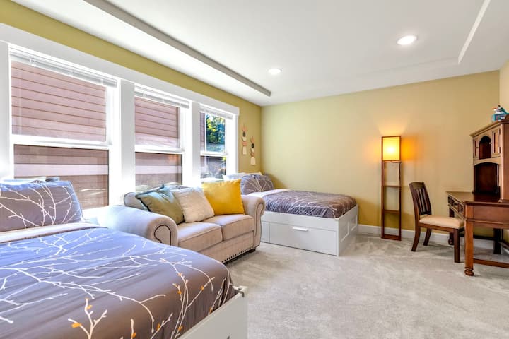 Hiki ni chumba cha 4 cha kulala. Tunaandaa vitanda viwili vya ukubwa kamili katika chumba hiki