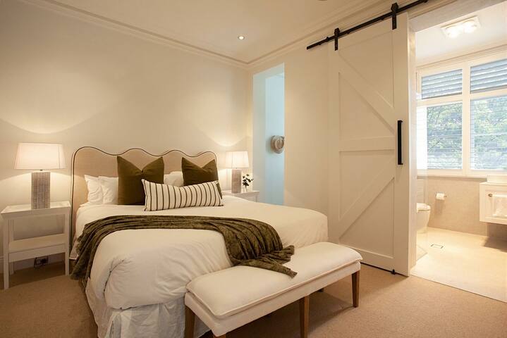 Chelsea Chic Paddington gallery image 2