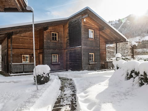 Semi-detached house close to the centre
