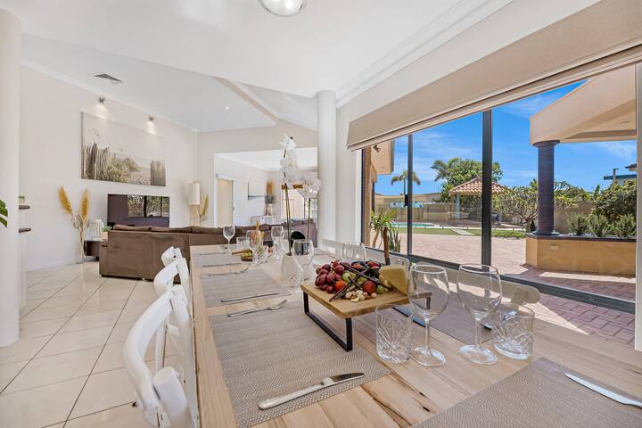 Your Sunny Pool & Ocean Escape gallery image 3