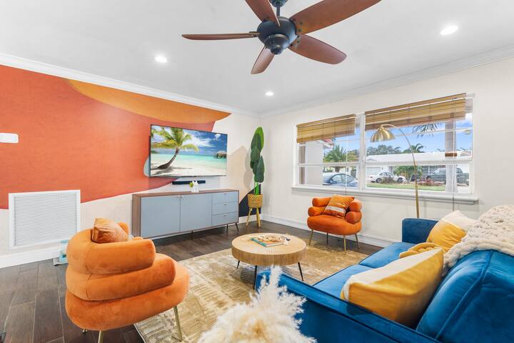 Luxe Villa: Salt Pool / BBQ / Hot Tub / Amenities! gallery image 4