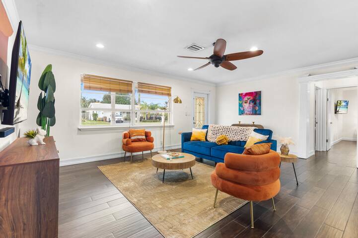 Luxe Villa: Salt Pool / BBQ / Hot Tub / Amenities! gallery image 5