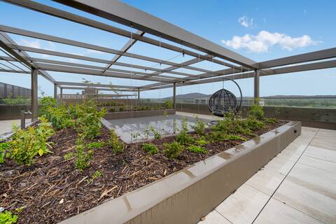 Elegant 2-Bed by Lyneham Wetlands near the CBD