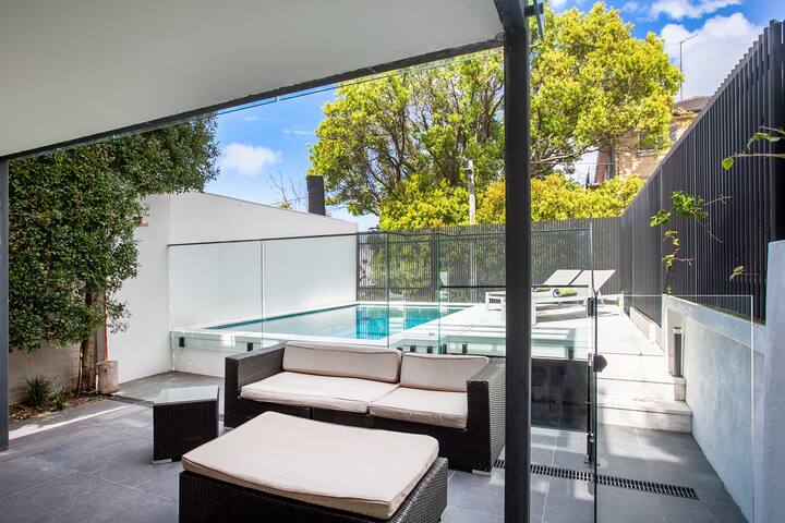 Bronte Beach Family Retreat with Pool gallery image 3