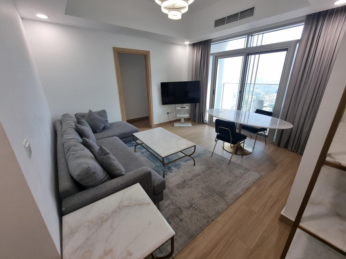 Top Airbnb: HF - High Floor Two Bedroom Apartment in Al Satwa