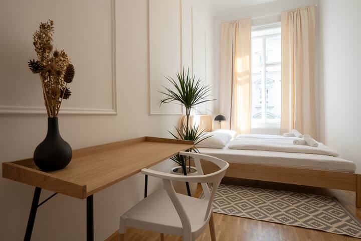 Posh 107 m² 3BR flat in the city center of Vienna gallery image 4