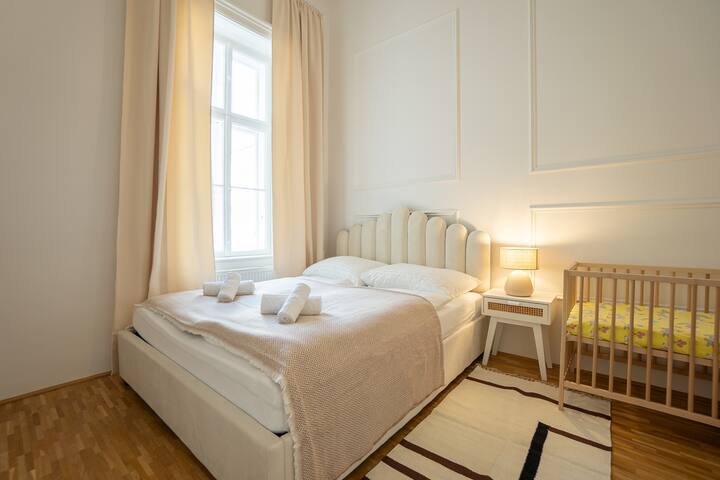 Posh 107 m² 3BR flat in the city center of Vienna gallery image 3