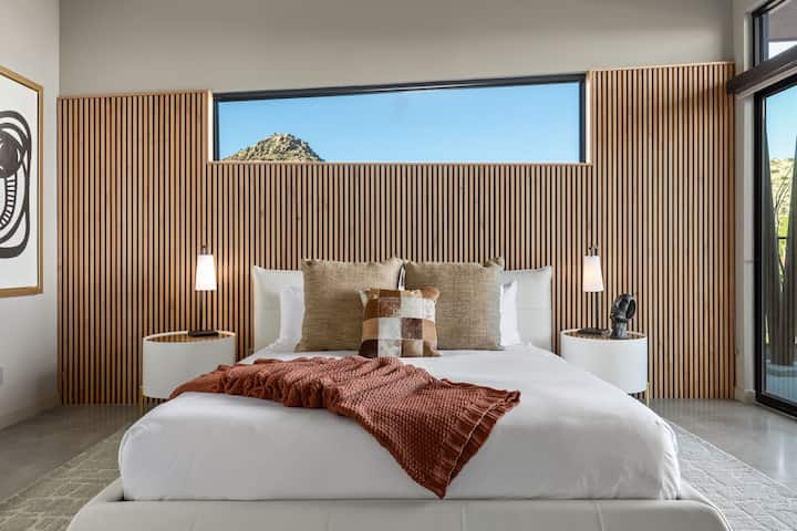 Cama king con baño completo en suite