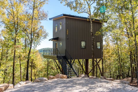 The Grasshopper - Treehouse at In the Trees