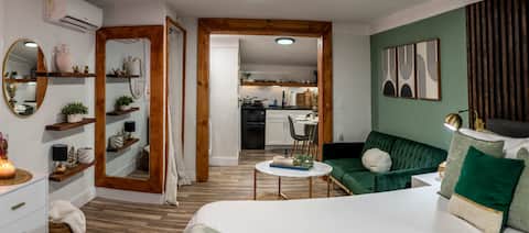 Top Airbnb: Downtown 1BR Cottage for 4 in Ybor Heights