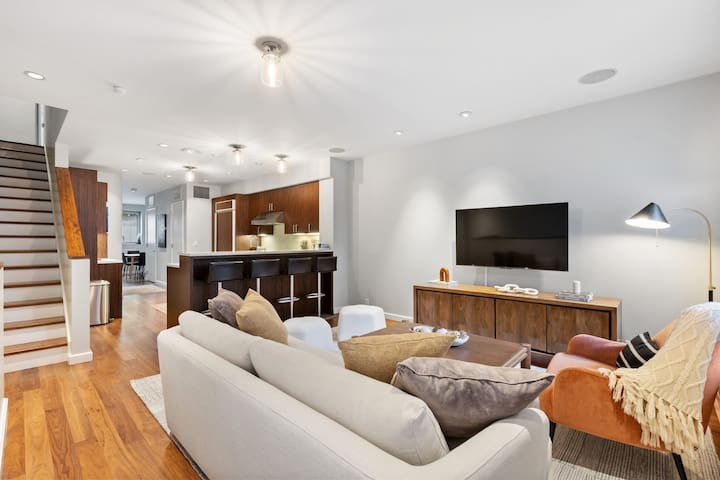 Rove Travel | Gotham House I |4BR Triplex w/Garden