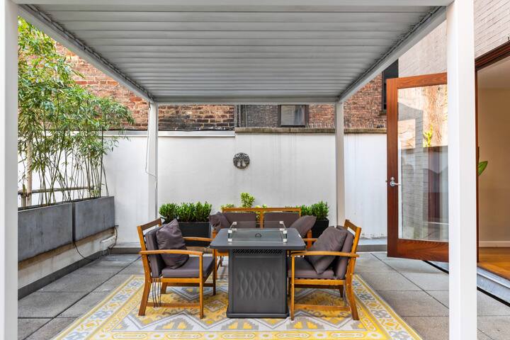 Gotham House I by RoveTravel |4BR Triplex w/Garden gallery image 4