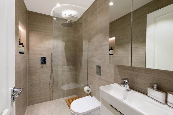 Beautiful Serviced Apartment London gallery image 3