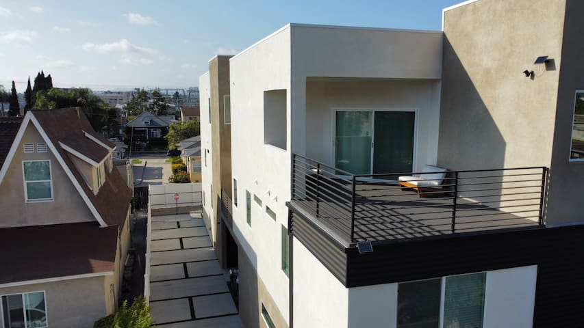 Modern 5BR WestLA Home · Garage & Free EV Charging