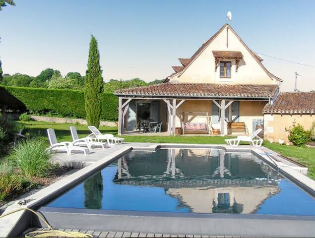 Loic, Estelle & Co managed Airbnb listing 3