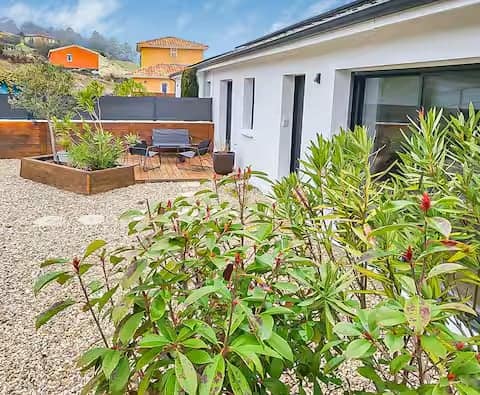 Newlook Cottage No. 2
