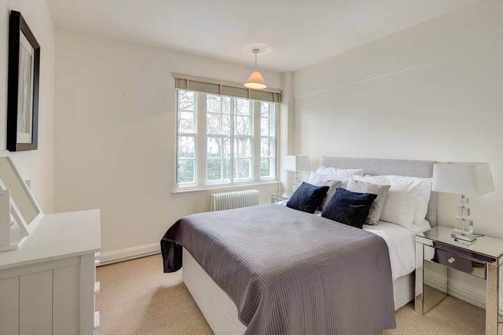 Two Bedroom flat near South Kensinghton gallery image 4
