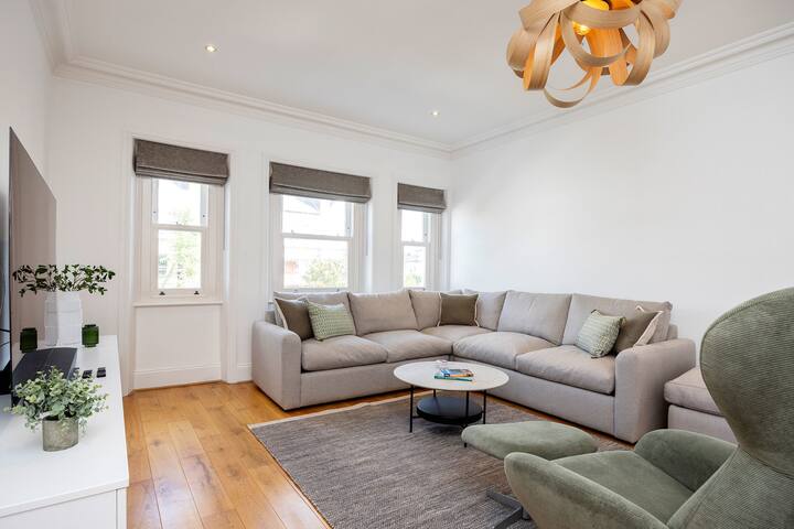 Enchanting Light by Veeve gallery image 2