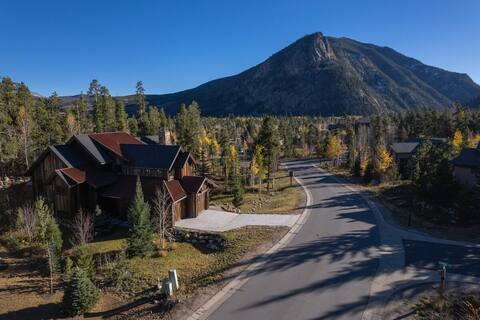 Family Friendly! Stunning Views! Game Room & Bar