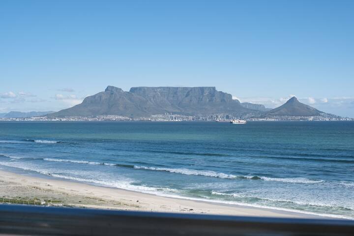 Portico 704 gallery image 2