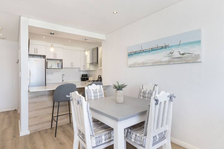 Portico 704 gallery image 5