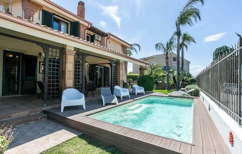 Awesome home in Brucoli