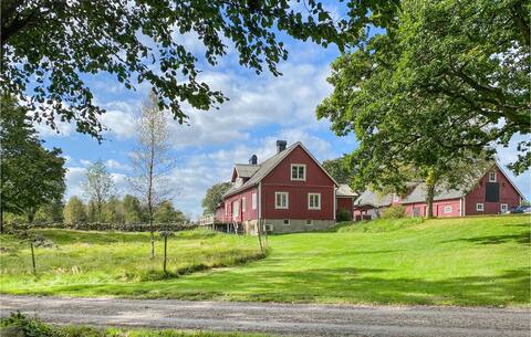 Lovely home in Lidhult with house sea view