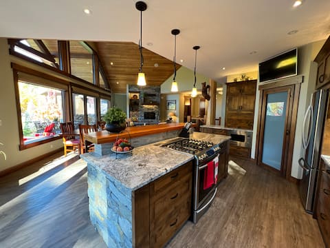 Luxury 4-Bedroom Ski Home with Wheelchair Access