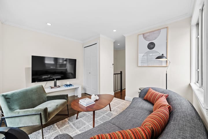 Rove Travel | Chelsea Vista I | PH w/ Rooftop